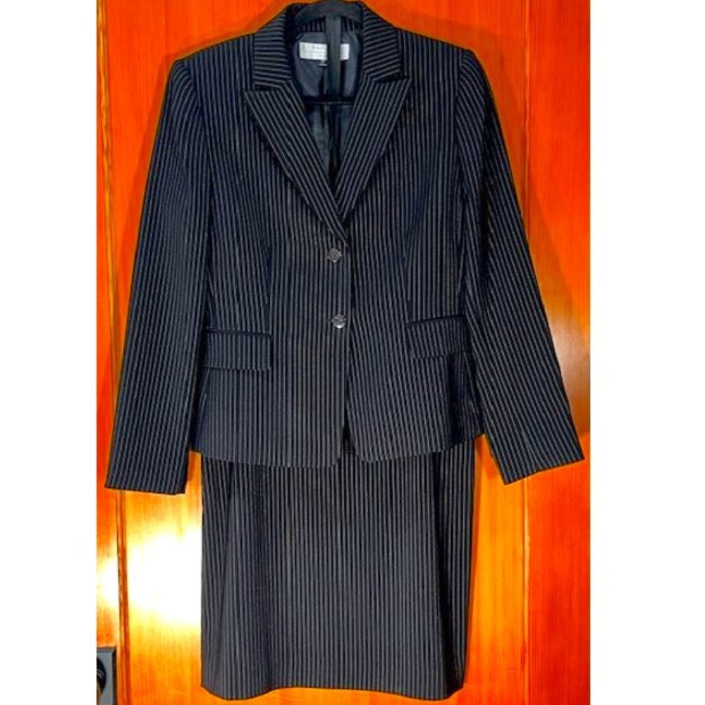 Tahari Pin Stripe Skirt Suit Petite Sz 6